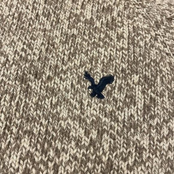 And American Eagle outfitters athletic fit men’s L oatmeal sweater burgundy cuff - Picture 3 of 10